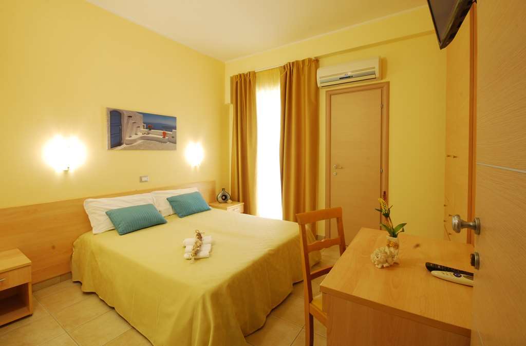 Hotel Caggiari Senigallia Habitación foto